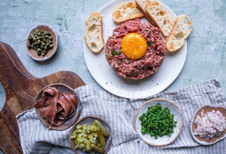 Steak Tartare là món ăn rất phổ biến và được ưa chuộng ở các nước châu Âu
