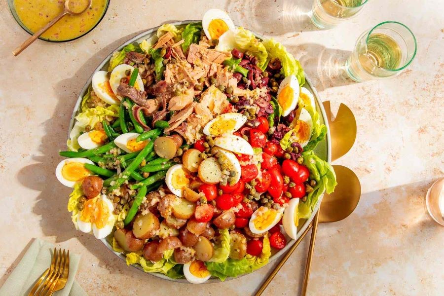 Salade Nicoise tươi ngon, dinh dưỡng được đông đảo thực khách yêu thích