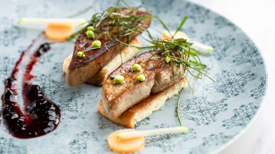 Gan ngỗng béo được chế biến từ gan ngỗng hoặc gan vịt hảo hạng