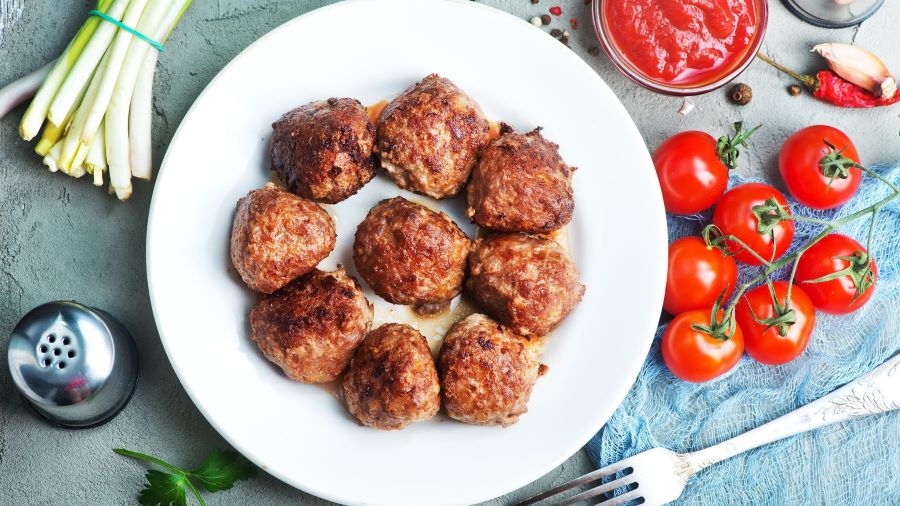 Thịt viên Frikadelle thơm ngon nóng hổi du khách tuyệt đối không thể bỏ lỡ