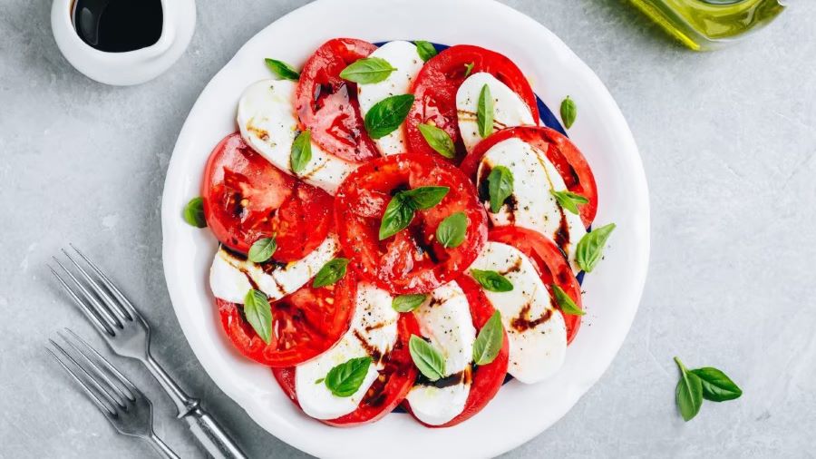Caprese Salad - món salad nổi tiếng hàng đầu trong ẩm thực Ý
