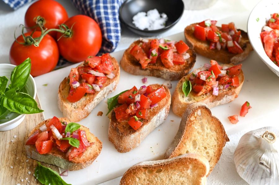 Bruschette - một trong những món khai vị nổi tiếng trong ẩm thực Ý