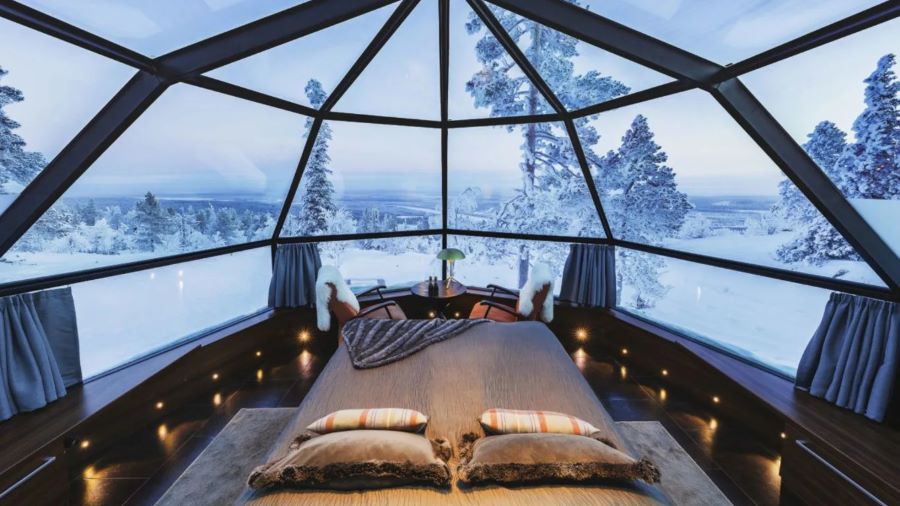 Du khách còn có thể trải nghiệm một đêm ở khách sạn nhà kính giữa trời tuyết trắng ở Lapland