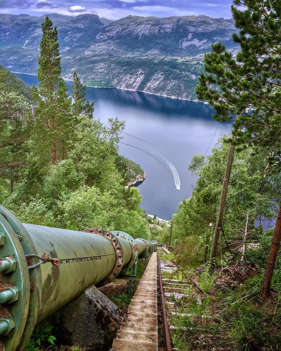 Thử thách đi cầu thang gỗ cao nhất thế giới