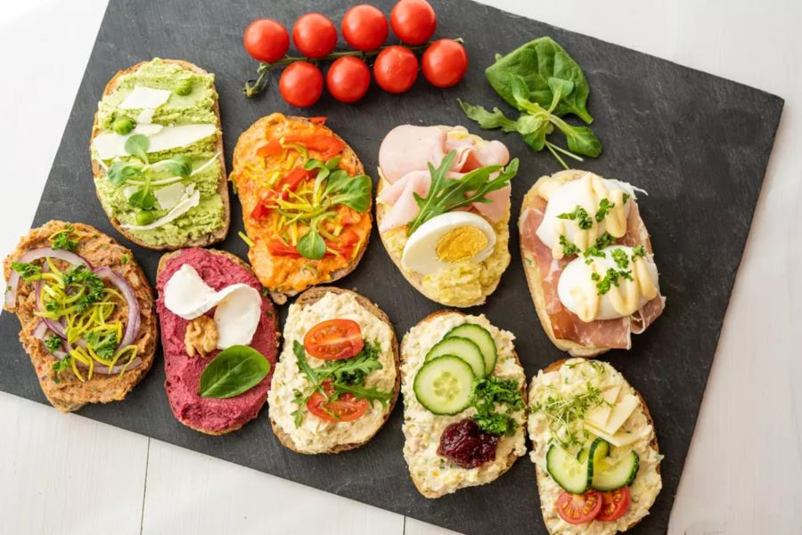 Chlebicek - món bánh sandwich một mặt độc đáo của người dân Cộng hòa Séc