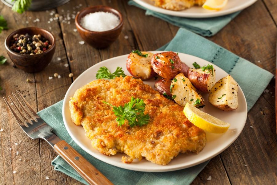 Schnitzel - món ngon được thưởng thức phổ biến trong bữa ăn hằng ngày tại Séc