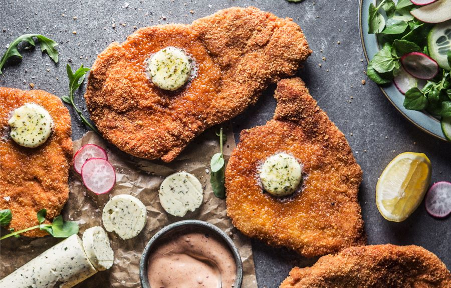 Thịt tẩm bột chiên Schnitzel là món ngon hấp dẫn du khách nên thử tại Séc