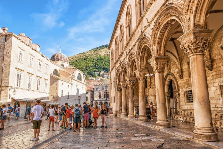 Dubrovnik cho đến ngày nay vẫn còn lưu giữ những nét kiến trúc đặc trưng của thời Trung cổ