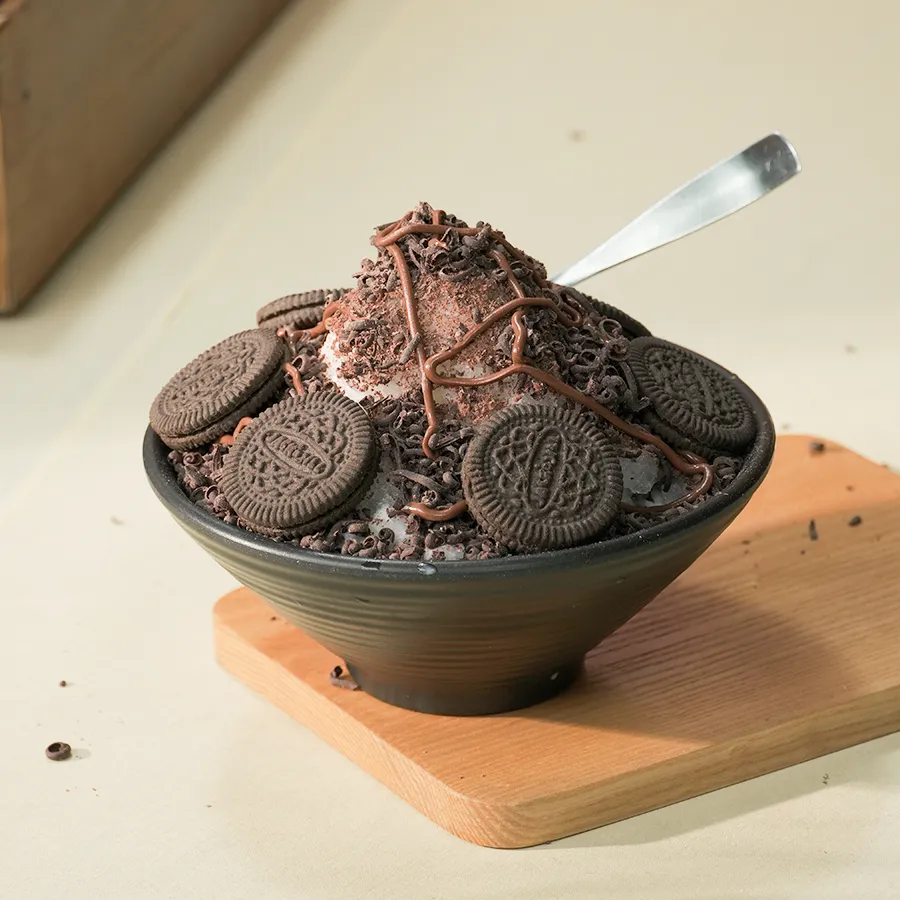 Món tráng miệng Hàn Quốc này là sự kết hợp giữa vị béo ngậy của kem, đắng nhẹ của cacao và giòn tan của bánh Oreo