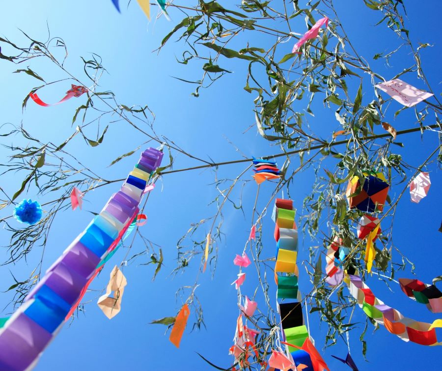 Tanabata hay còn gọi là lễ hội thất tịch là một trong những ngày lễ lớn diễn ra vào ngày 7/7 âm lịch hàng năm của Nhật Bản