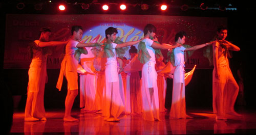 Lien hoan Giong hat vang