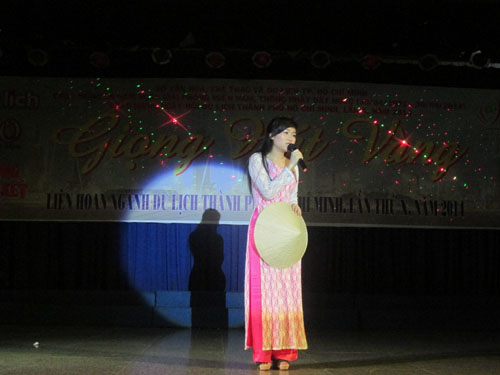 Lien hoan giong hat vang