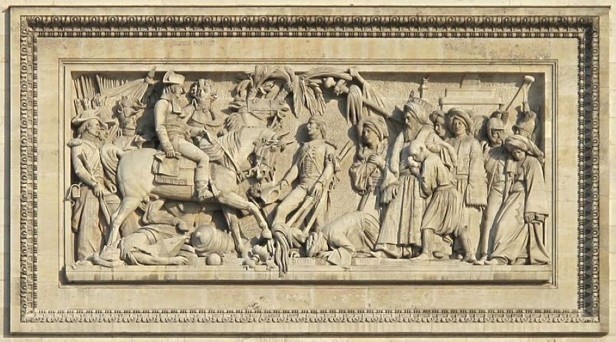 Những bức phù điêu mô tả lại các trận đánh lẫy lừng của quân đội Pháp trên tường Khải Hoàn Môn