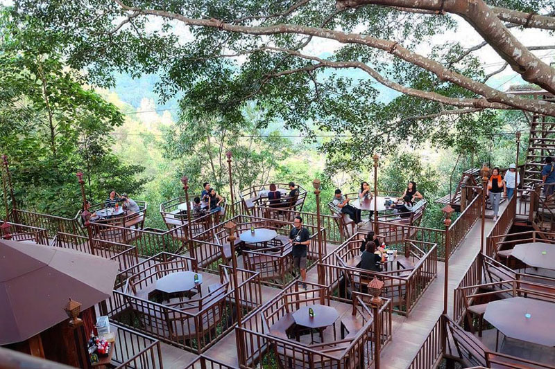 Lan Na Wild dành cho người thích tắm thỏa thân và ngủ lều