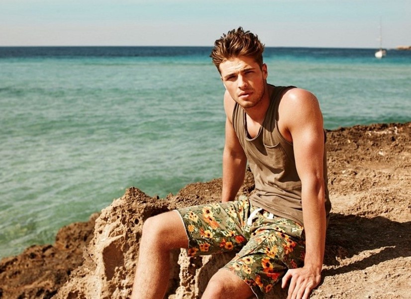 Những trang phục đi biển dành cho nam giới