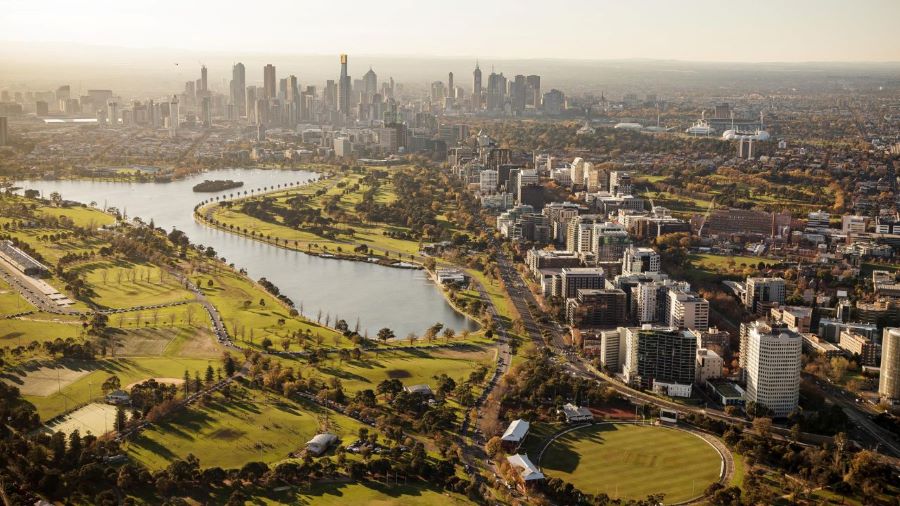 Với tổng diện tích 237.620km2, Victoria là thành phố với số dân đông nhất tại Úc