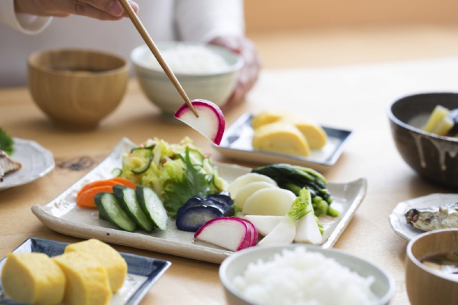 Kyo-tsukemono thường được trình bày đẹp mắt trên những chiếc đĩa nhỏ xinh