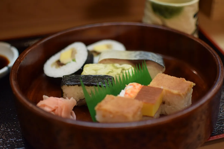 Hương vị của Kyozushi rất đặc trưng, vừa có vị béo ngậy của cá, vừa có vị chua ngọt của giấm gạo