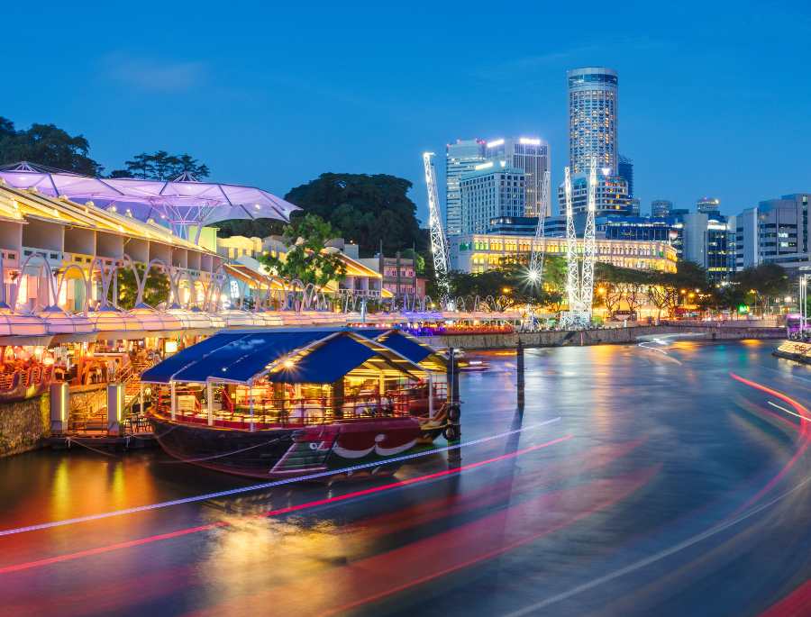 Khung cảnh náo nhiệt và sôi động tại Clarke Quay 