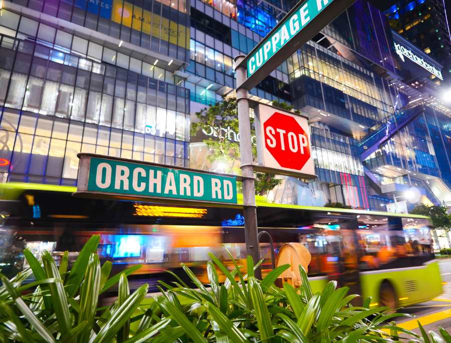 Orchard Road được mệnh danh là thiên đường mua sắm của Singapore