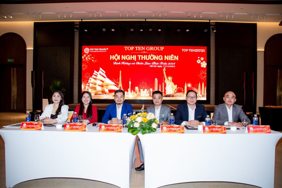 Hình ảnh ban lãnh đạo Top Ten Group tại hội nghị thường niên