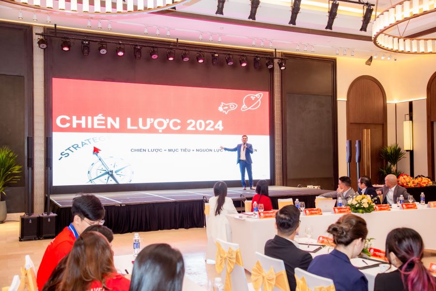 Ông Nguyễn Văn Toàn, Phó Tổng Giám Đốc Công Ty Top Ten Travel đưa ra những chiến lược cho năm 2024