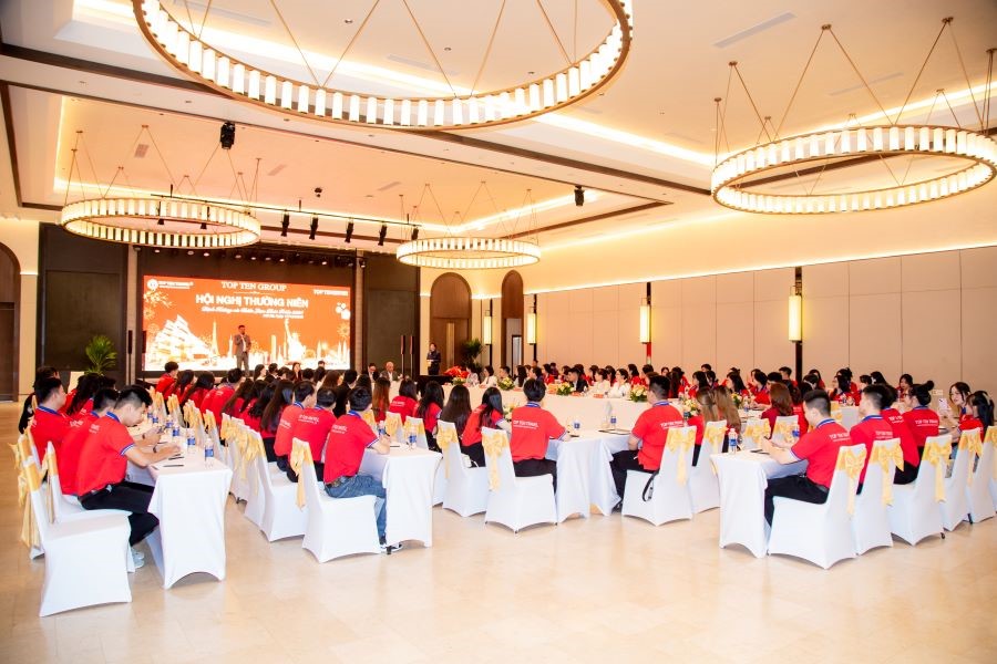 Hội nghị thường niên với sự có mặt của toàn thể cán bộ nhân viên Top Ten Travel