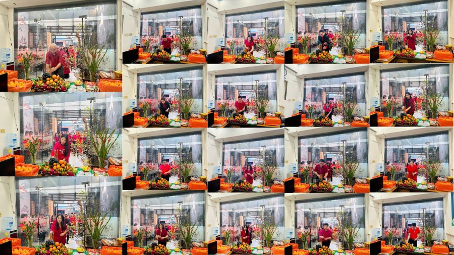 Đội ngũ Ban Lãnh Đạo các phòng ban lần lượt dâng hương cầu mong 1 năm mới thật nhiều thắng lợi