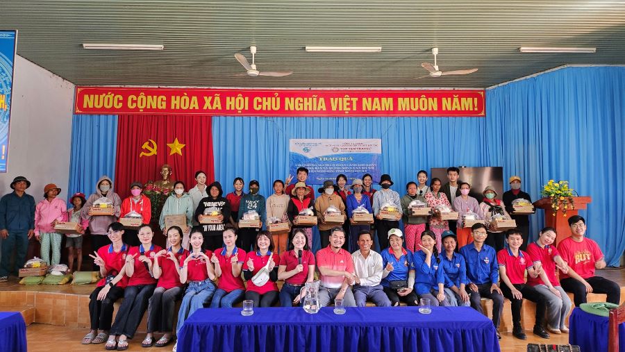 Thiện nguyện là một hoạt động thường niên của Công Ty Top Ten Travel