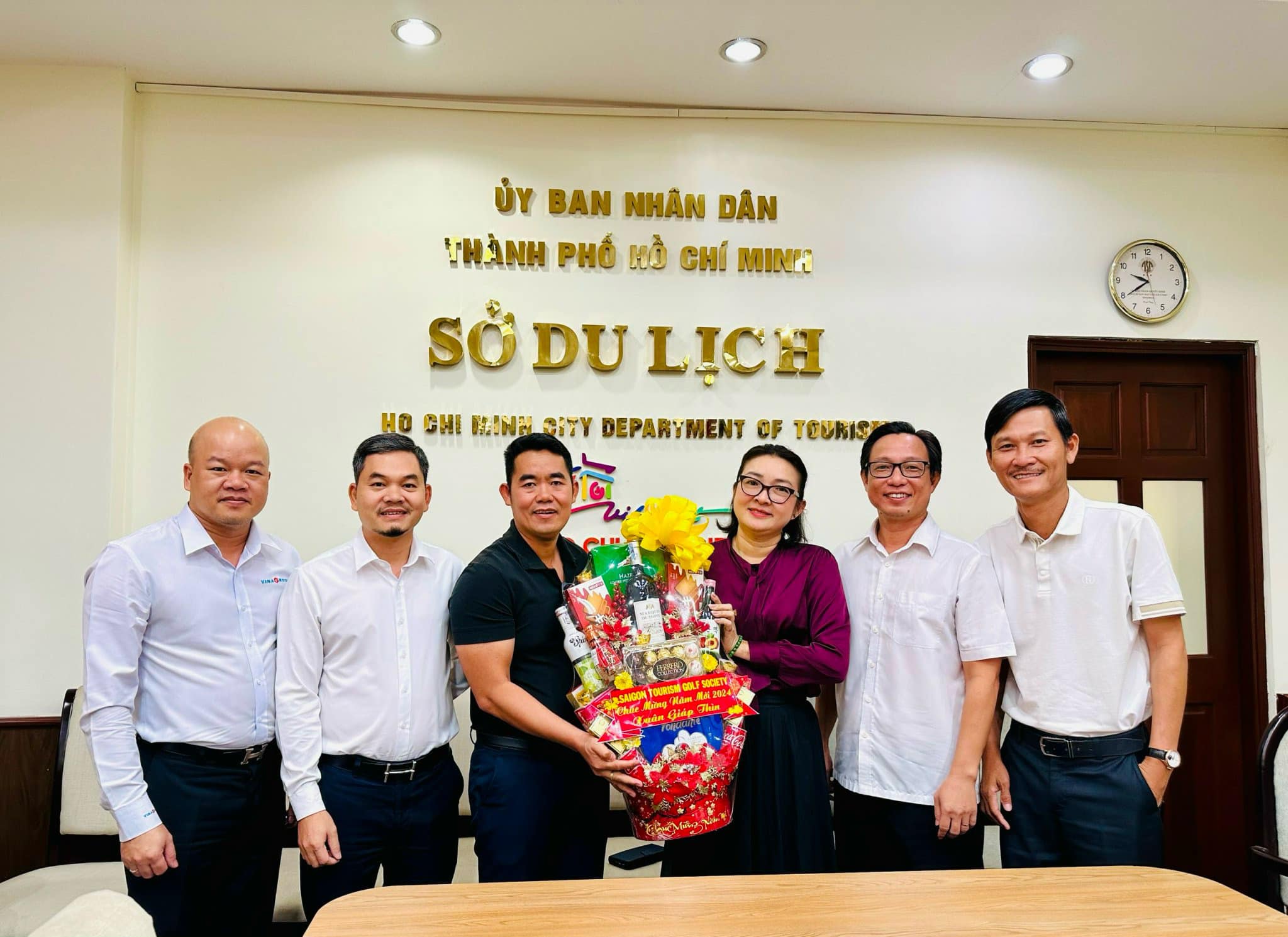 Đại Diện Top Ten Travel đến thăm và chúc tết Ban Lãnh Đạo Sở Du Lịch