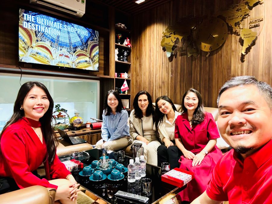 Buổi gặp mặt có sự tham gia của đại diện Galeries Lafayette Pháp và Đại diện Top Ten Travel ngay tại trụ sở chính của Công Ty