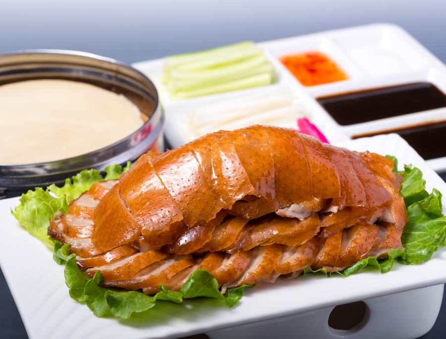 Vịt quay Bắc Kinh được biết đến là một món ăn hoàng gia nổi tiếng của ẩm thực Trung Hoa