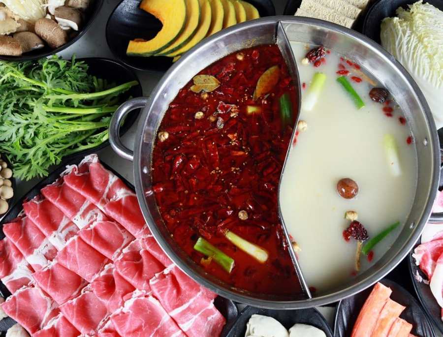 Lẩu cừu Mông Cổ là một trải nghiệm hoàn toàn mới lạ của ẩm thực Bắc Kinh