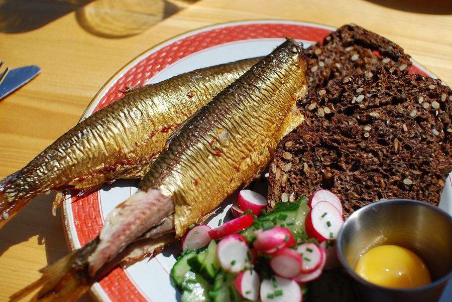 Cá trích hun khói - món ngon tiêu biểu cho nền ẩm thực Đan Mạch hấp dẫn