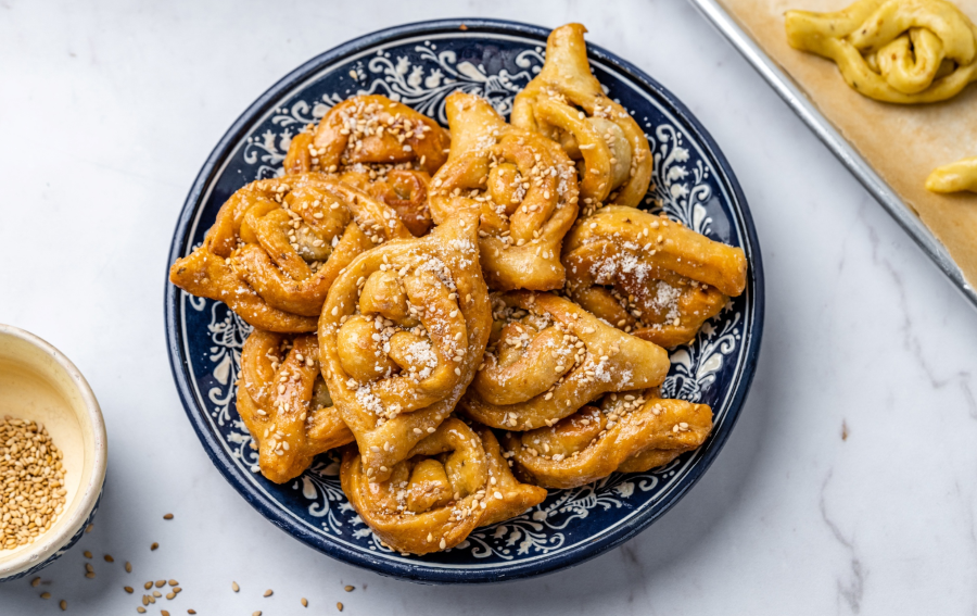 Bánh quy mè Chebakia có hương vị cực kỳ hấp dẫn cùng cách chế biến có phần kỳ công