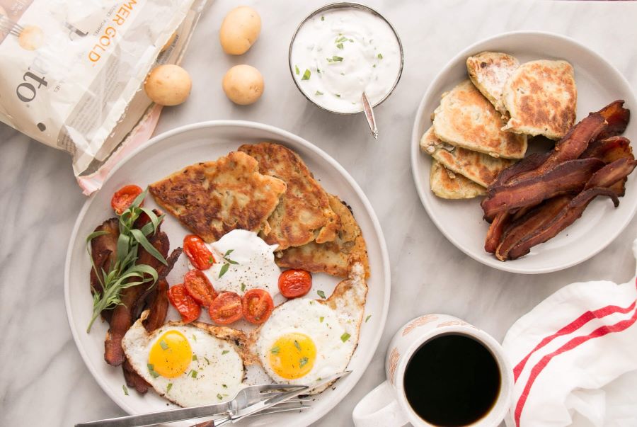 Bánh nướng Tatties thường được mọi người thưởng thức vào bữa sáng