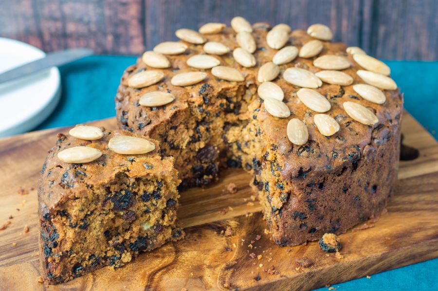 Dundee là một loại bánh truyền thống lâu đời của người dân Scotland