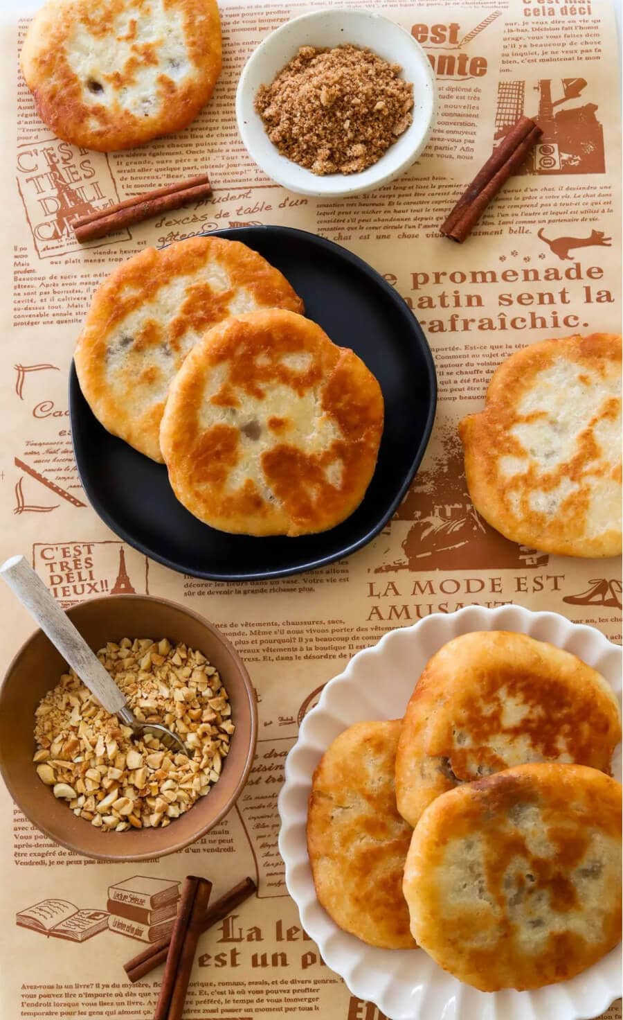 Hotteok thường được thưởng thức vào những ngày mùa đông lạnh giá, giúp bạn xua tan đi cái lạnh và cảm thấy ấm áp hơn