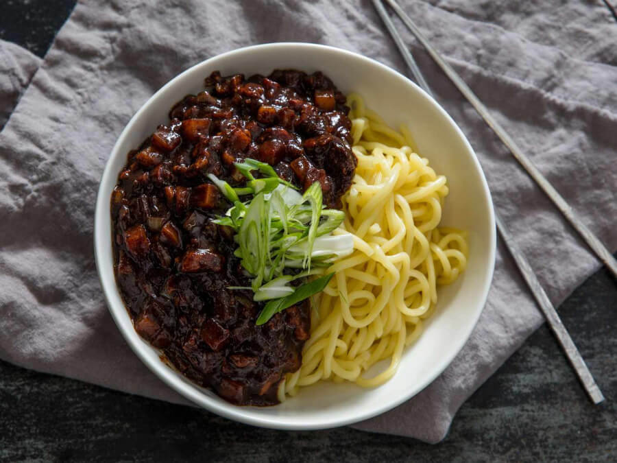Jajangmyeon là một trong những món ăn biểu tượng của Incheon Chinatown