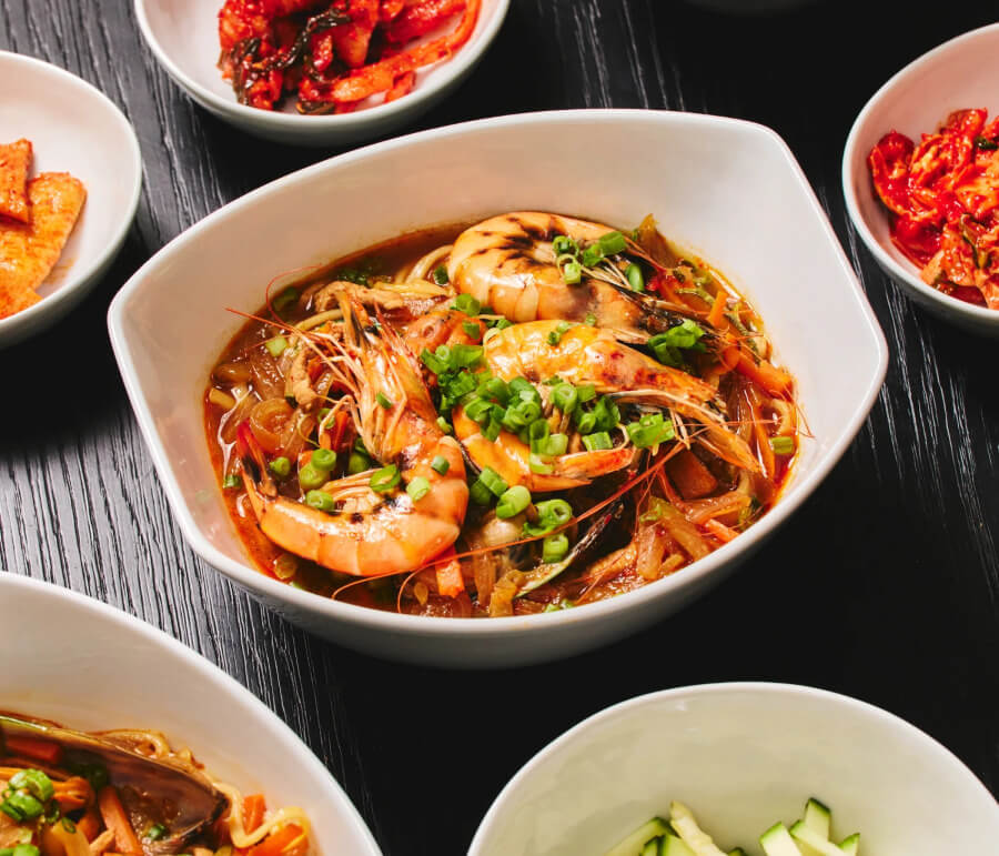 Jjamppong là một trong những món ăn không thể bỏ qua khi bạn đến Incheon Chinatown trong chuyến du lịch Hàn Quốc