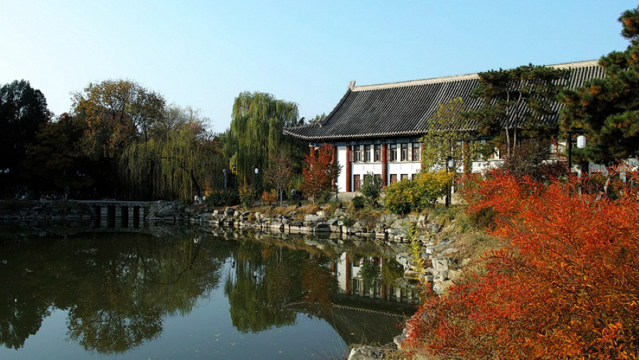 Bắc Kinh mùa thu như một bức tranh thủy mặc tuyệt đẹp, đặc biệt là khi ngắm nhìn từ hồ Kim Hải