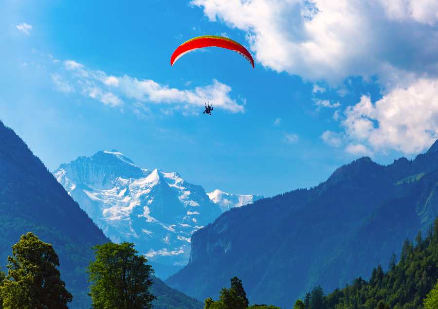 Du khách có thể ngắm nhìn khun cảnh rực rỡ của mùa xuân Interlaken từ trên cao