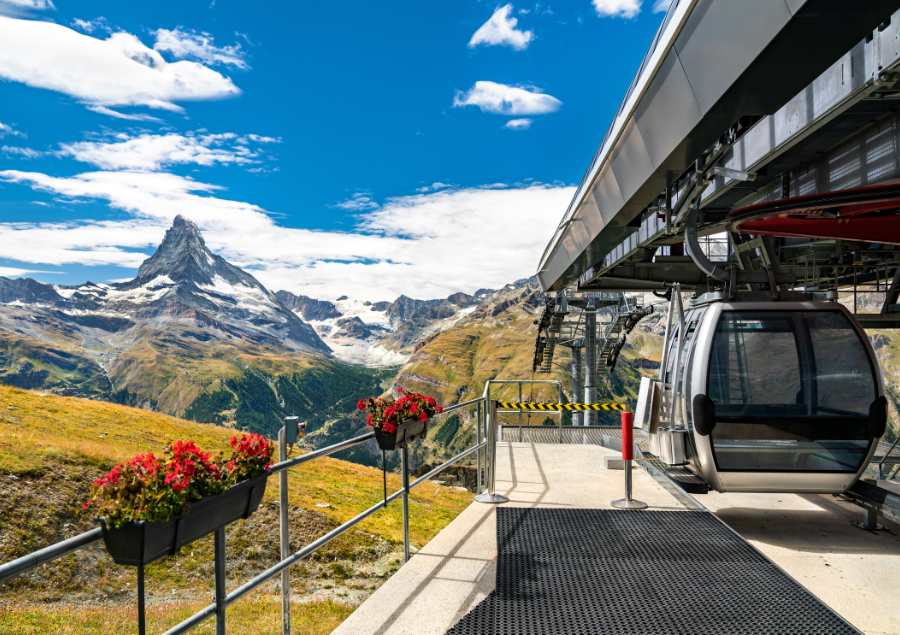 Mùa thu ở Interlaken mang đến một khung cảnh lãng mạn với những chiếc lá vàng rực rỡ