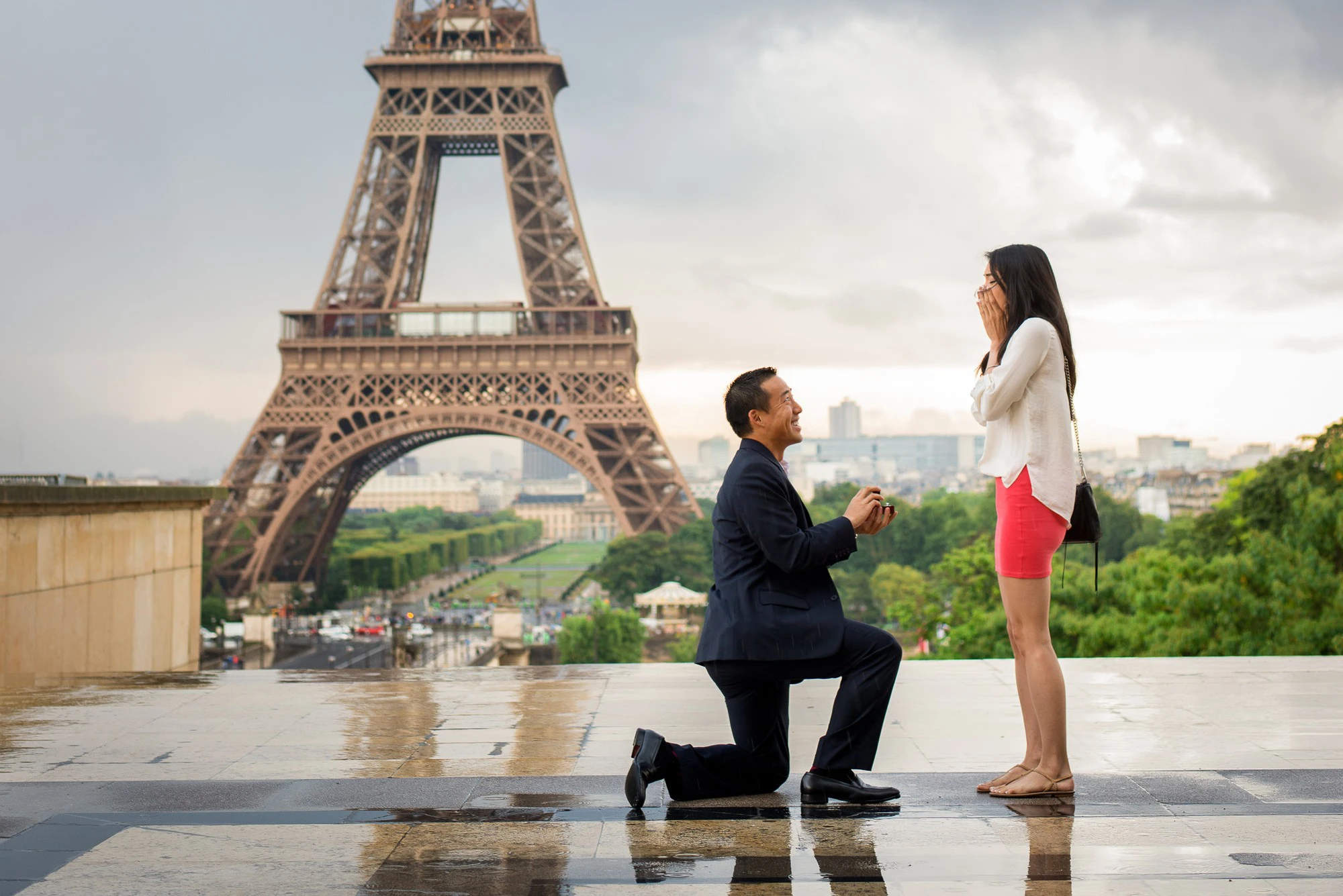 Tháp Eiffel chính là điểm đến lý tưởng cho những ai muốn tỏ tình hay hâm nóng tình yêu