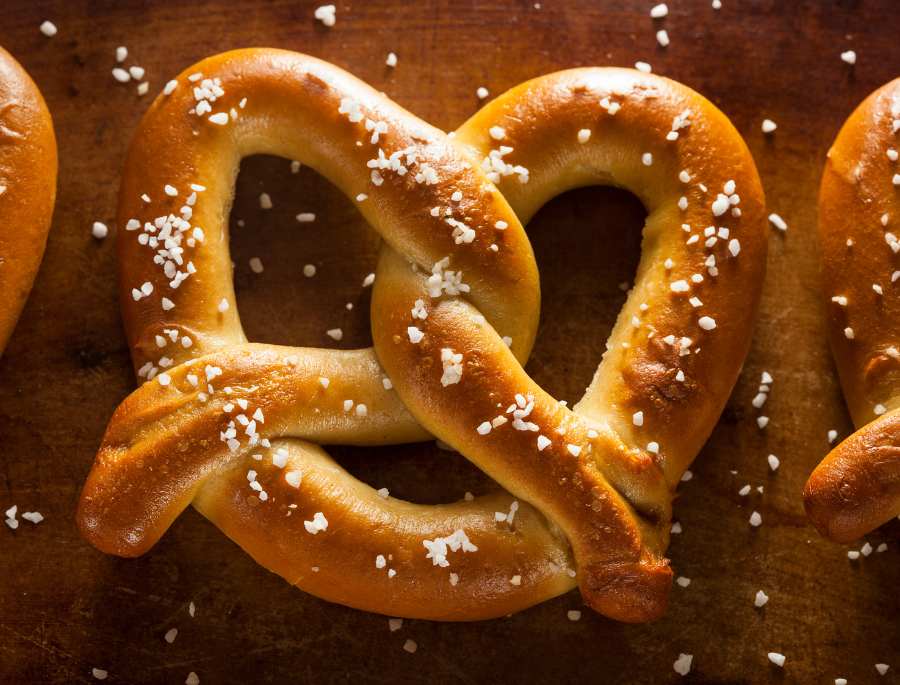 Brezel là phiên bản truyền thống và phổ biến nhất hiện nay