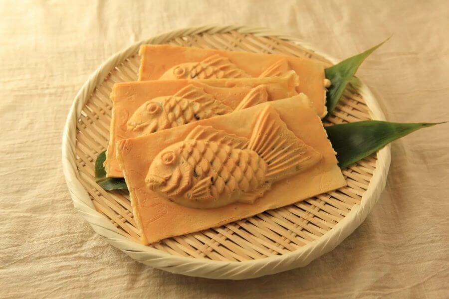 Bánh cá Taiyaki là một món ăn đường phố được yêu thích tại Nhật Bản, đặc biệt là vào mùa xuân