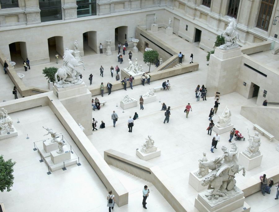 Khu vực Richelieu thu hút rất nhiều khách du lịch tới tham quan và khám phá các kiến trúc độc đáo