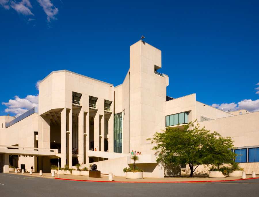  Bảo tàng Quốc gia Úc sở hữu hơn 160.000 tác phẩm đến từ nhiều lĩnh vực khác nhau