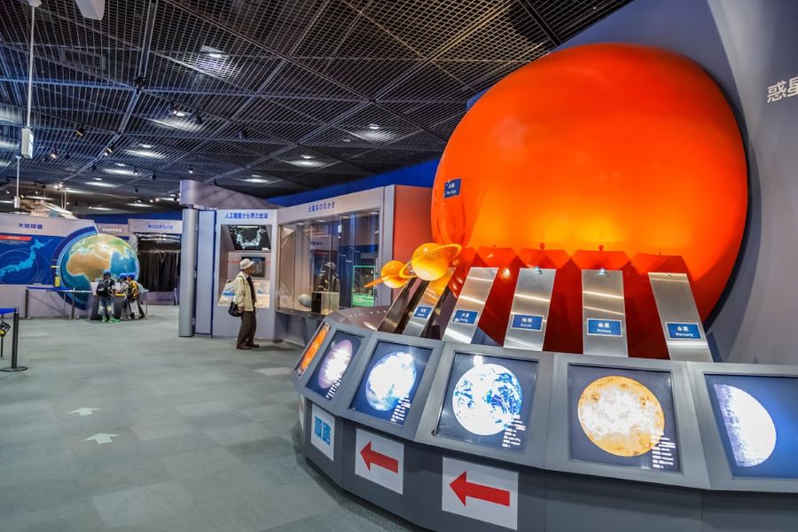 Bảo tàng Khoa học Osaka được thiết kế để khám phá và trải nghiệm các lĩnh vực khoa học, công nghệ 