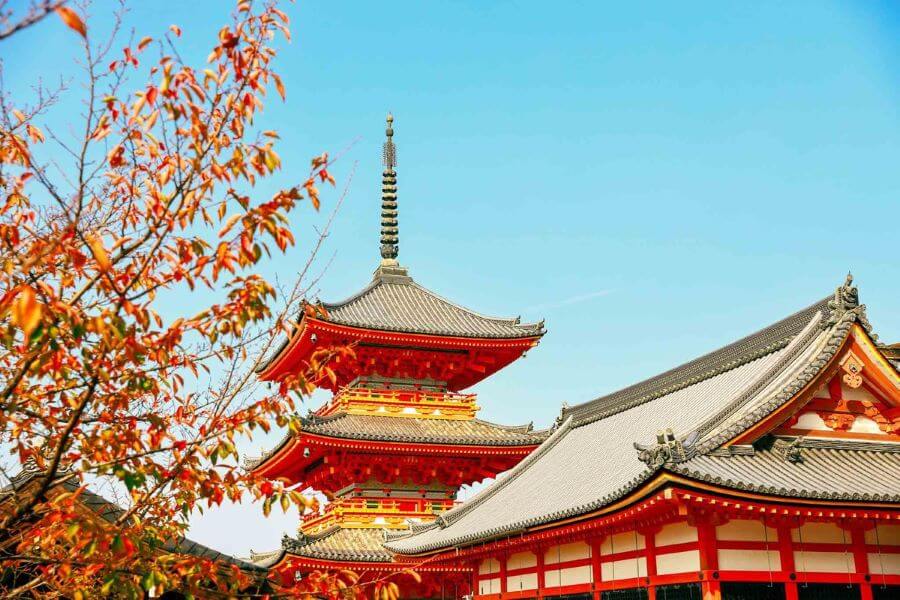 Chùa Kiyomizu-dera không chỉ là một địa điểm tâm linh quan trọng mà còn là một biểu tượng văn hóa và lịch sử của Kyoto